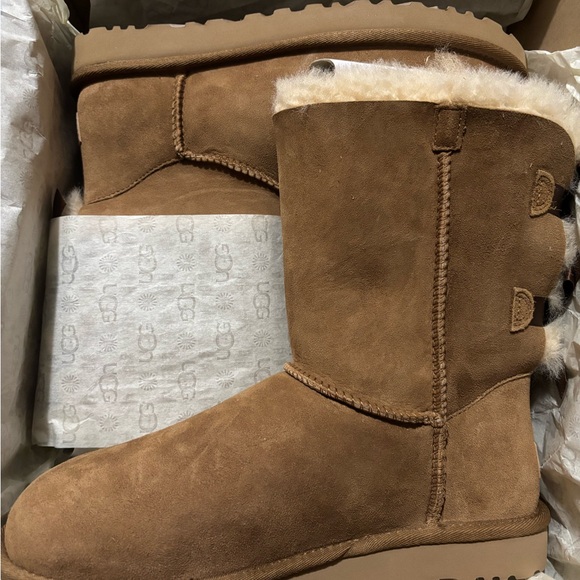 NEW UGG Women's Brown Sheepskin Winter Boots Bailey Bow 2 - Picture 3 of 4
